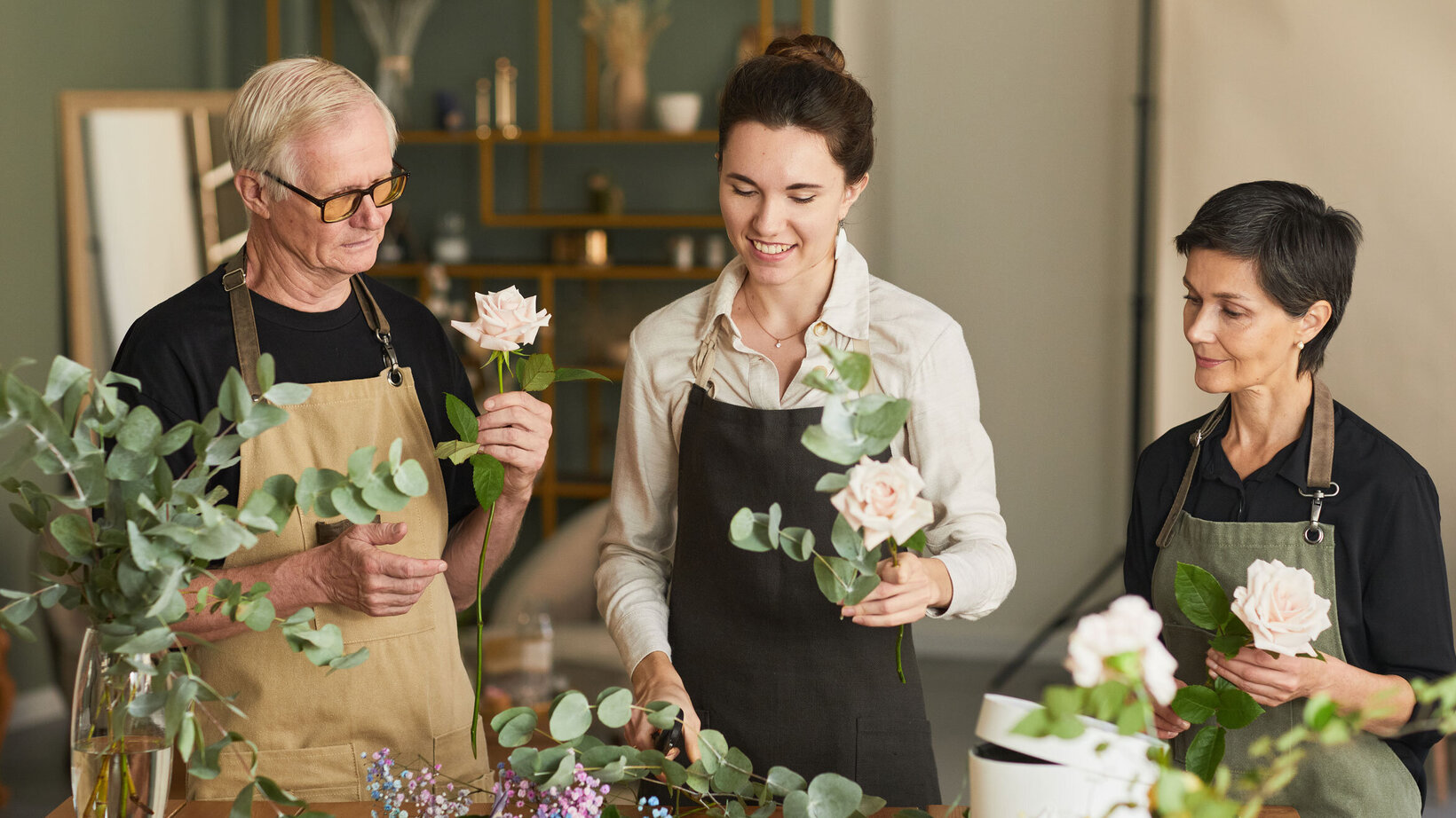 Blumen-Risse, Sortiment, Blumen, Floristik, Personen, Gruen, Schwarz, Braun, Weiss