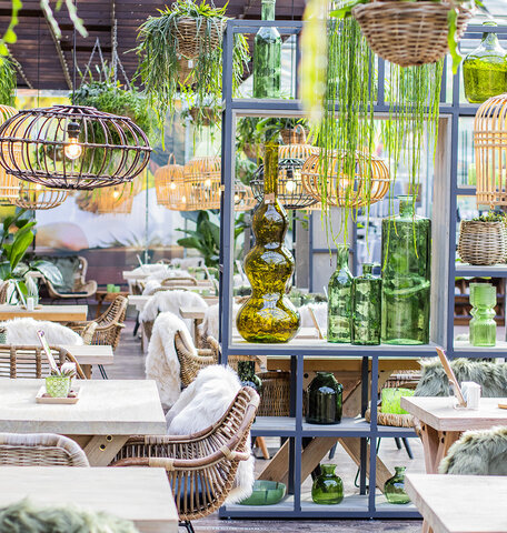Blumen Risse, Gartencafe, Dort&shy;mund-Sölde, Cafe, Gastraum, Modern, Übersicht, Tische, Holztische, Hell, Vasen