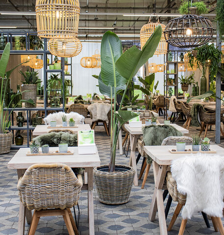 Blumen Risse, Gartencafe, Dort&shy;mund-Indu&shy;park, Cafe, Gastraum, Tresen, Theke, Stühle, Modern, Durchsicht, Ansicht