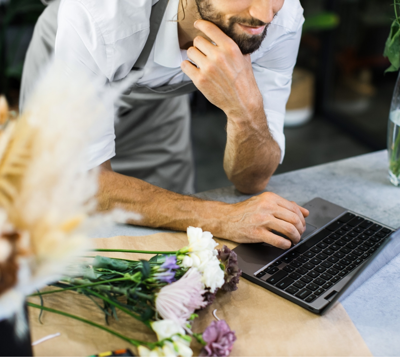 Blumen-Risse, Service, Person, Laptop, Grau, Weiss, Schwarz, Blumenvase