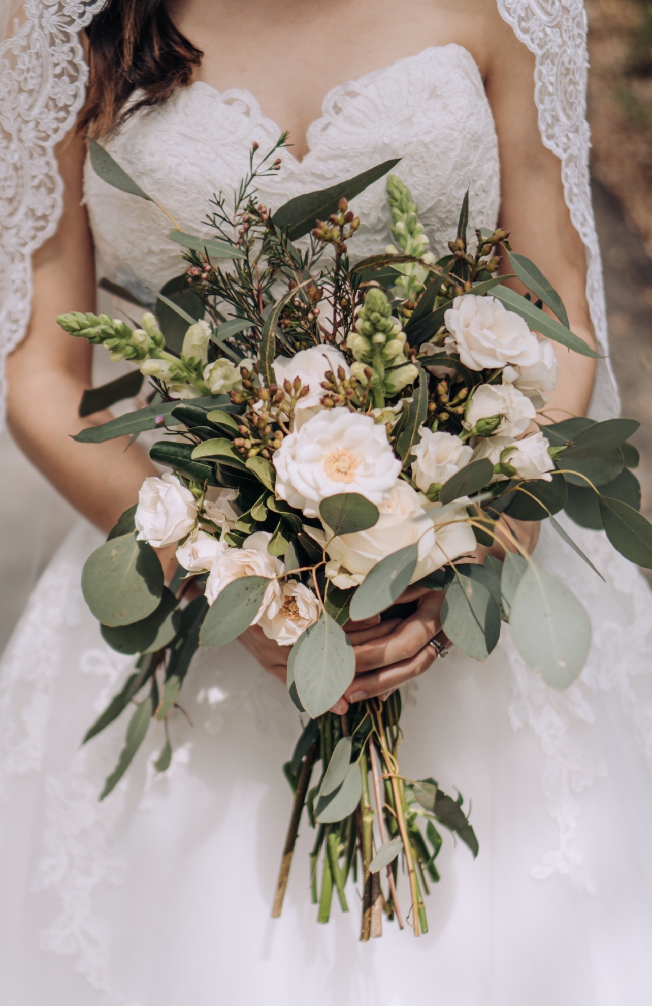 Blumen-Risse, Sortiment, Blumen, Floristik, Hochzeit, Weiss, Gruen, Tropfenstrauss, Brautstrauss