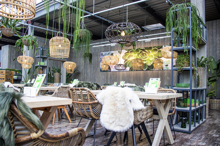 Neueröffnung Gartencafé Dort­mundSölde Blumen Risse