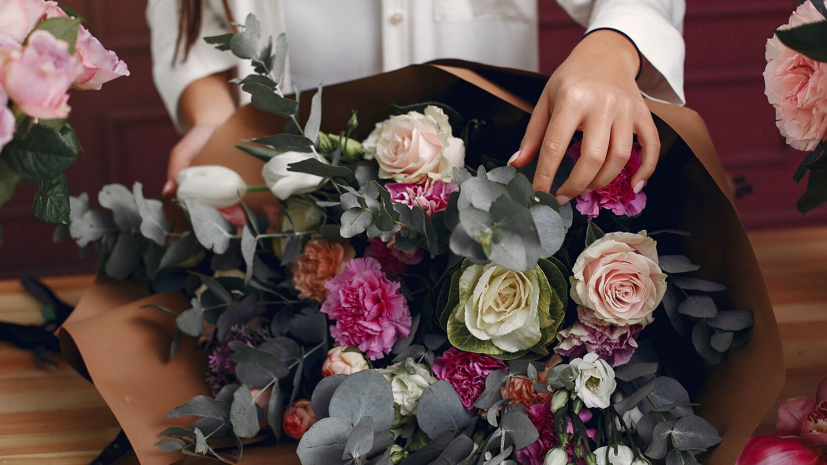 Blumen-Risse, Sortiment, Blumen, Blumenstraeusse, Lila, Rosa, Weiss, Gruen, Braun