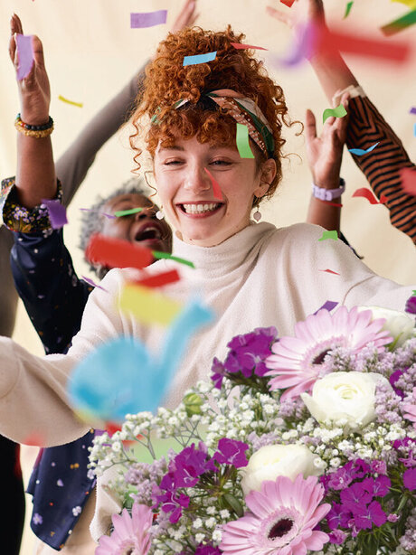Blumen-Risse, Internationaler-Frauentag, Weltfrauentag, Frauen-tanzen-gemeinsam