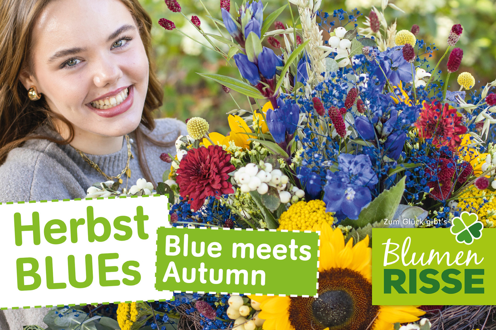 Blumen-Risse_Herbstfloristik_Herbstblues_Blau-Gelb-Rot-Weiss_junge-Frau-mit-Blumenstrauss