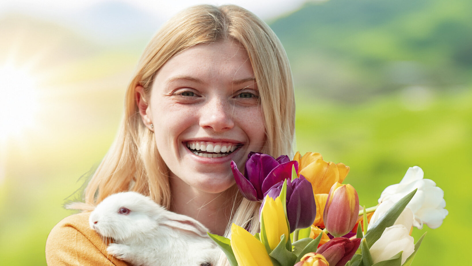Blumen-Risse, Aktuelles, Ostern, Frau-mit-Tulpen-hat-weissem-Hasen-auf-dem-Arm