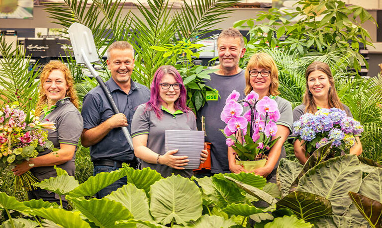 Blumen-Risse, Karriere, Gruen, Grau, Blau, Rot, Rosa, Florist, Gaertner, Abteilungsleiter, Kaufmaennischer, Mitarbeiter, Arbeiten-bei-blumen-Risse