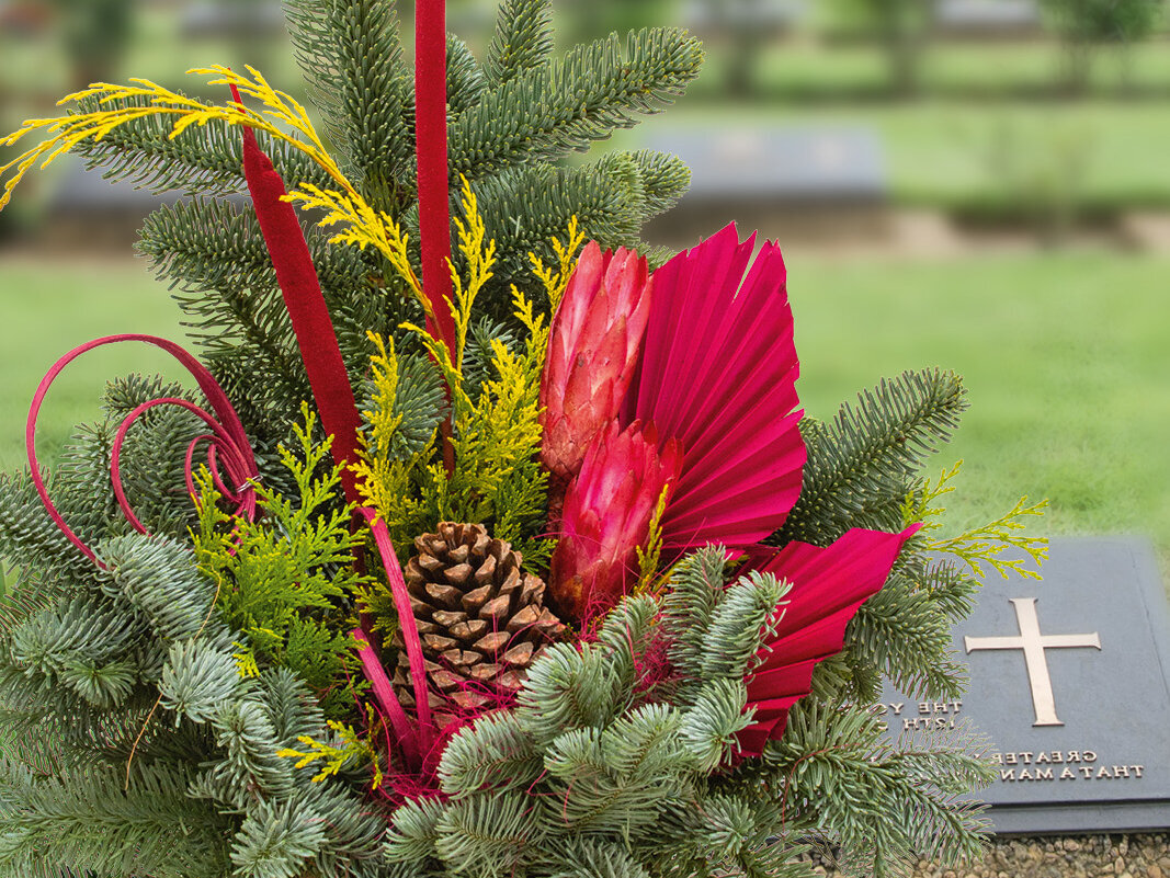 Blumen-Risse, Aktuelles, Allerheiligen, Rot, Gruen, Braun, Friedhof, Grabschmuck, Kraenze, Gestecke, Straeusse, Grosse-Auswahl-in-allen-Filialen