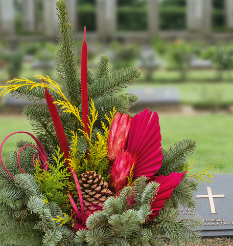 Blumen-Risse, Aktuelles, Allerheiligen, Rot, Gruen, Braun, Friedhof, Grabschmuck, Kraenze, Gestecke, Straeusse, Grosse-Auswahl-in-allen-Filialen