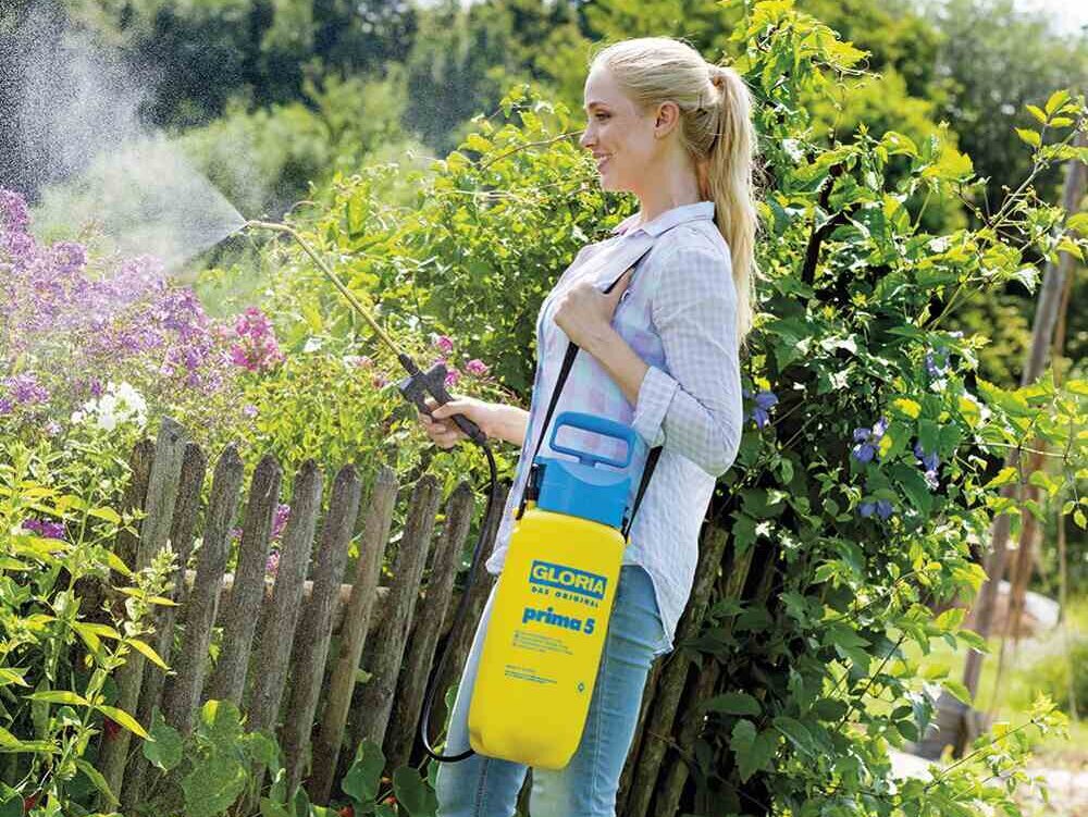 Blumen Risse, Markenwelt, Gloria, Gartengerät, Drucksprüher, Frau, Hecke, Besprühung
